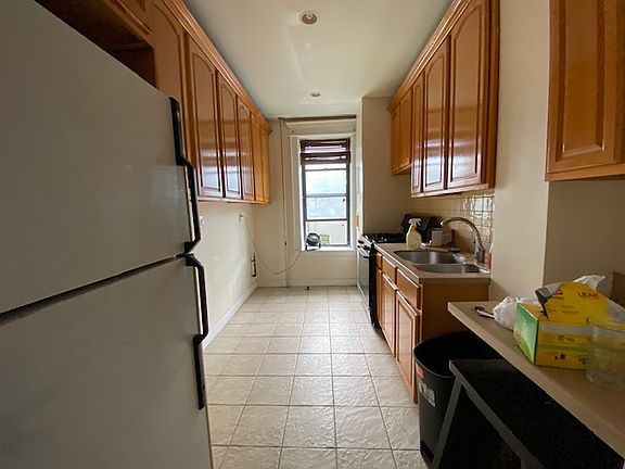 3rd image of 499 Washington Ave #3F