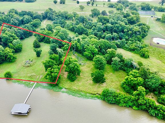 3rd image of 2085 S Oaks Ln