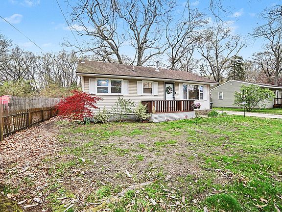 3rd image of 2492 Wesley Ave