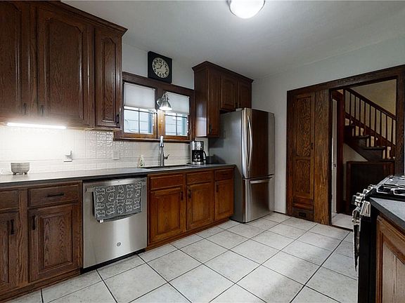 5th image of 238 Capen Blvd