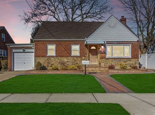 422 Rockaway Pkwy, Valley Stream, NY 11580
