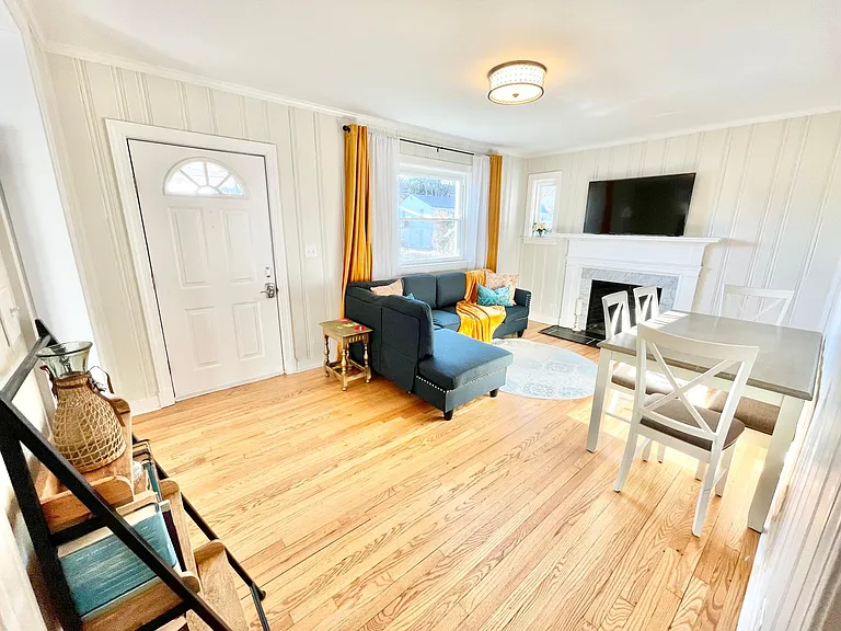 1325 Willow Dr — Photo 1