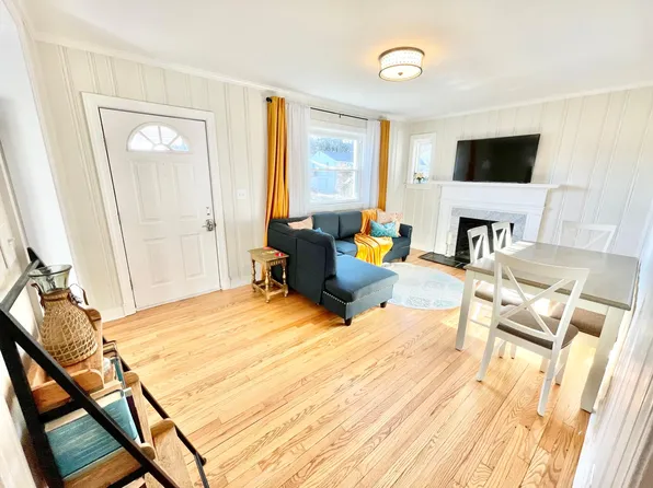 1325 Willow Dr, Charlottesville, VA 22902