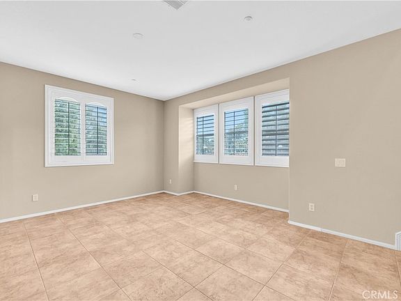 5th image of 284 Tustin Field Dr