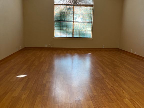 5th image of 4610 Bay Point Dr