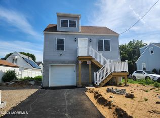 124 Victoria Pl, Union Beach, NJ 07735