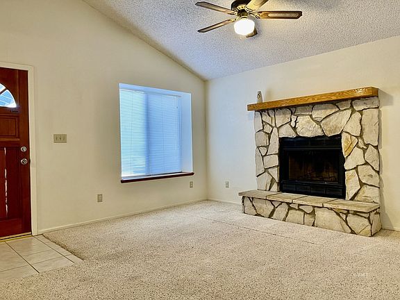 3rd image of 825 Charles Ct