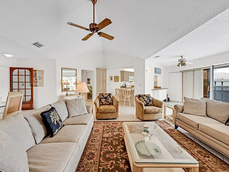 1127 E Seminole Ave #12C — Photo 25