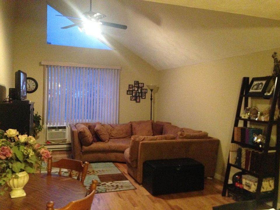 Living area with cathedral ceiling, ceiling fan and air cond