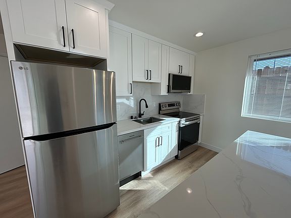 New Kitchen New Refrigerator Dishwasher & Stove