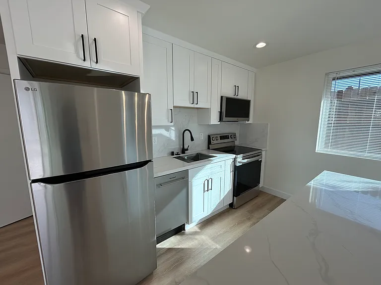 New Kitchen New Refrigerator Dishwasher & Stove