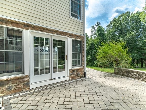 3rd image of 46 Briar Ct