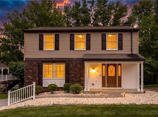 121 Penn Crest Dr, White Oak, PA 15131