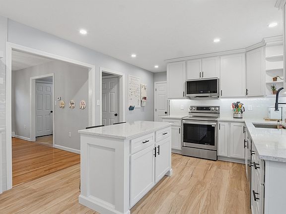 4th image of 31 Greany Dr