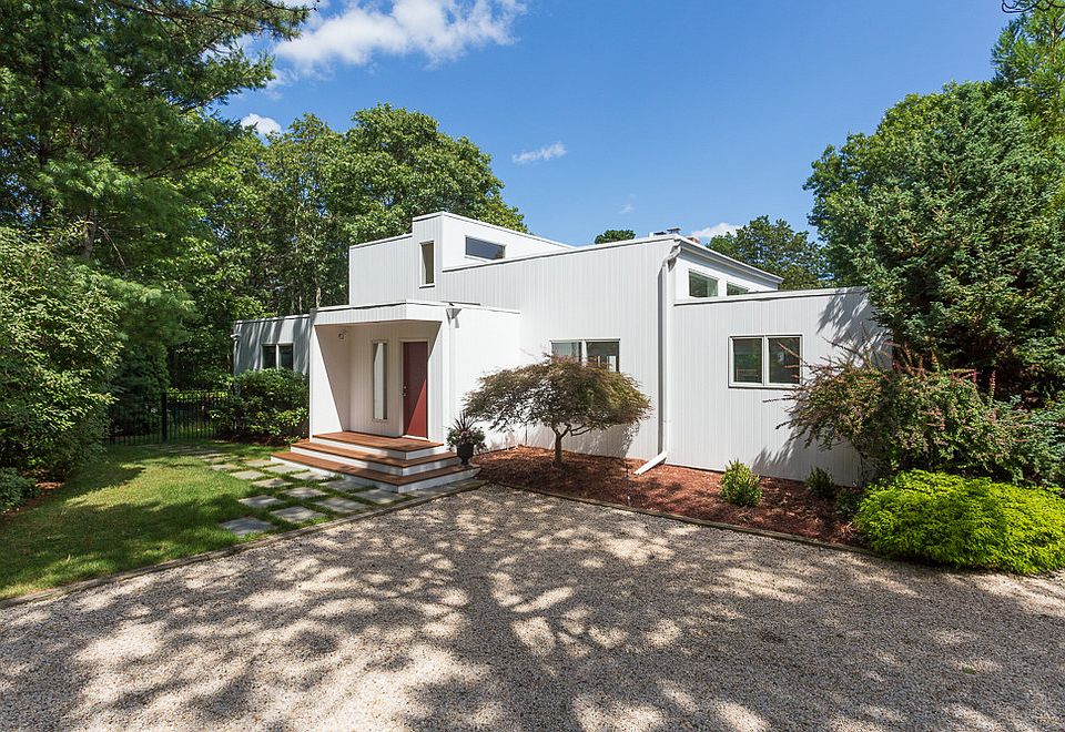 1st image of 17 Elizabeth Ln