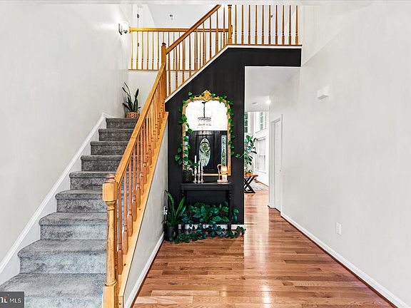 4th image of 31 Brookstone Dr