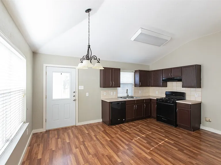 9005 Boone Dr — Photo 19