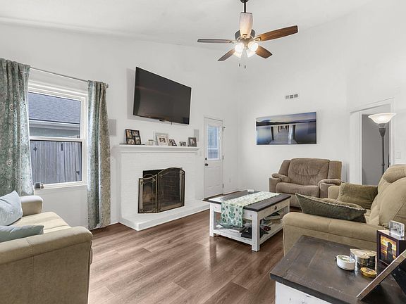 4th image of 121 Mill Pond Ct