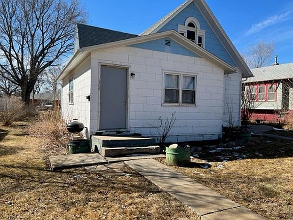 2nd image of 906 W 3rd St