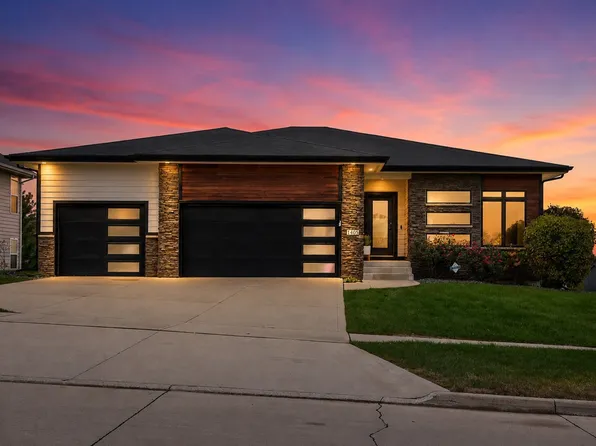1405 S Arrowleaf Ln, West Des Moines, IA 50266