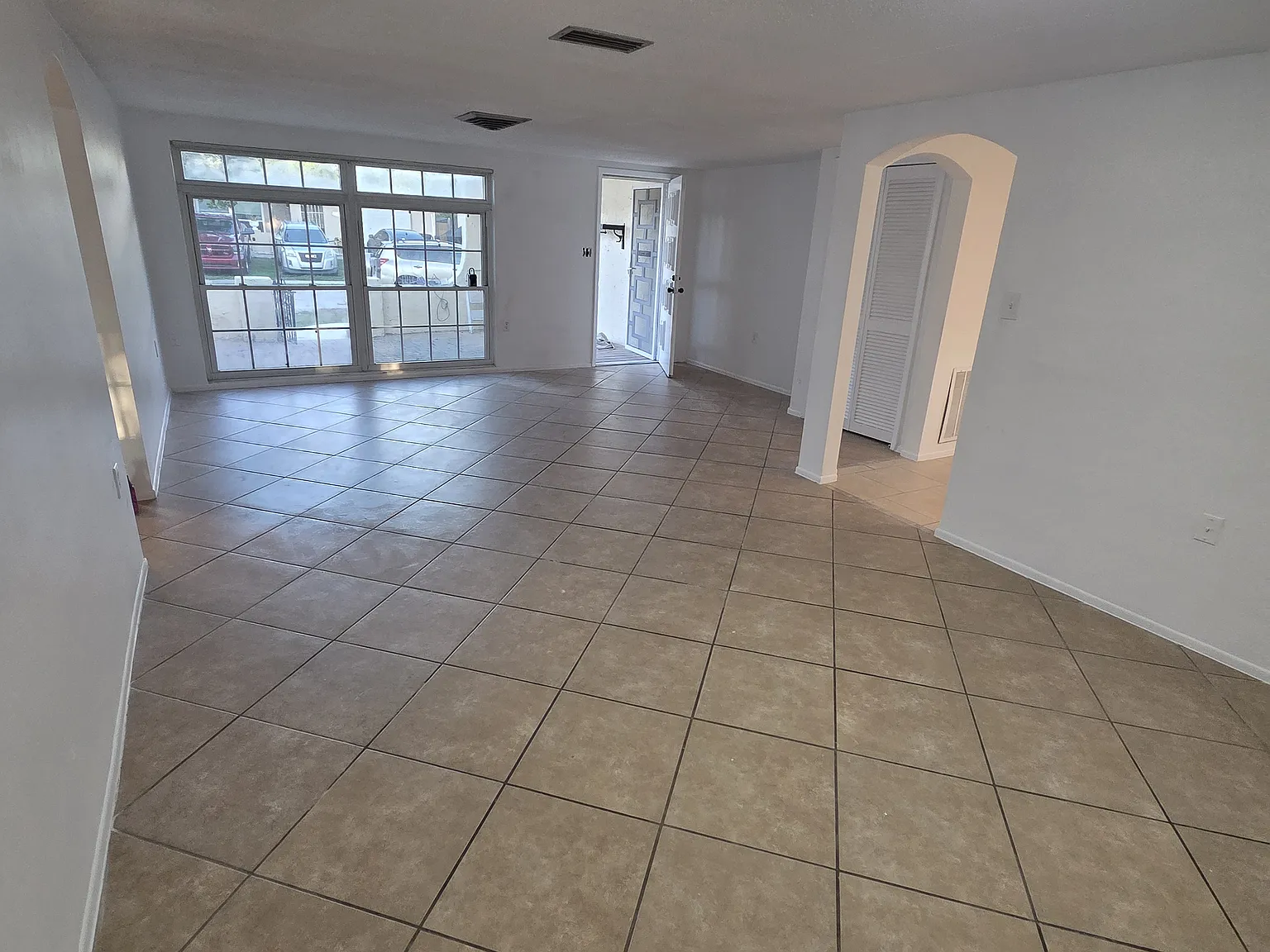 3 bed, 1442 sqft, $1,900 — Photo 3