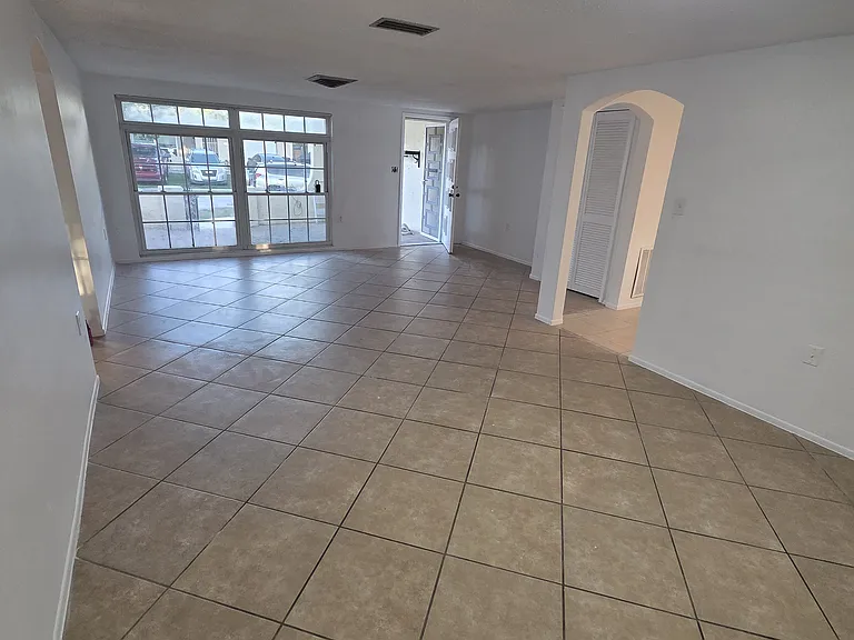 9125 Hunt Club Ln — Photo 3