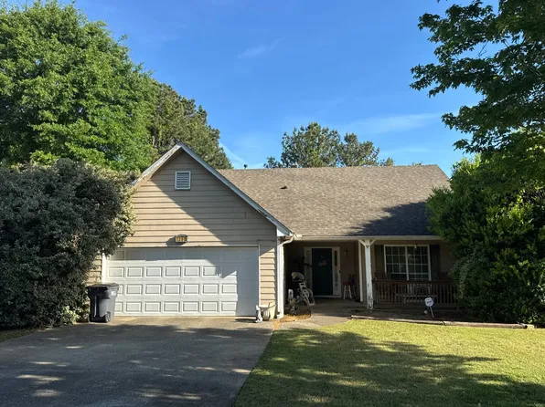 1390 Richland Creek Trl, Sugar Hill, GA 30518