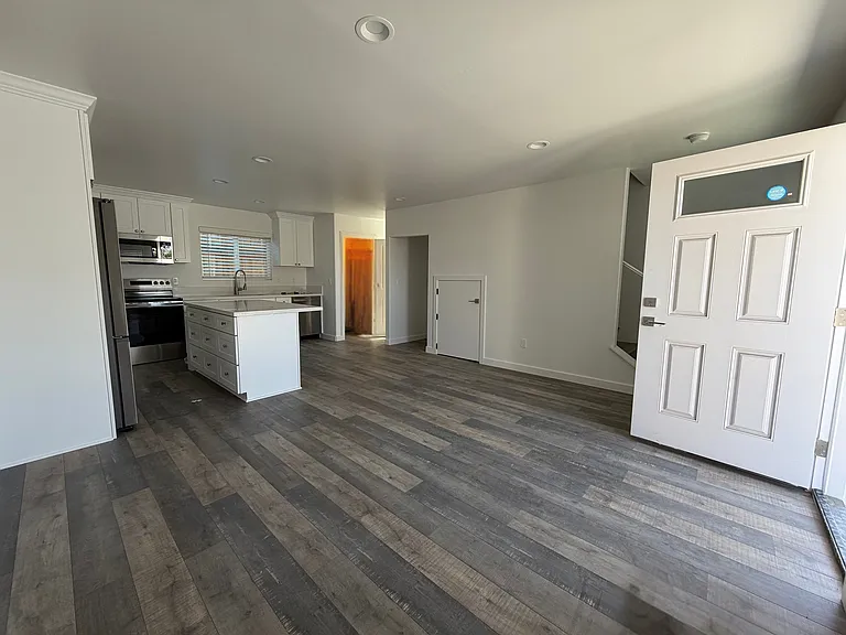 2252 Beach St — Photo 7