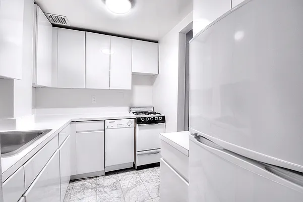 Rented by Urbane Brokerage | media 19