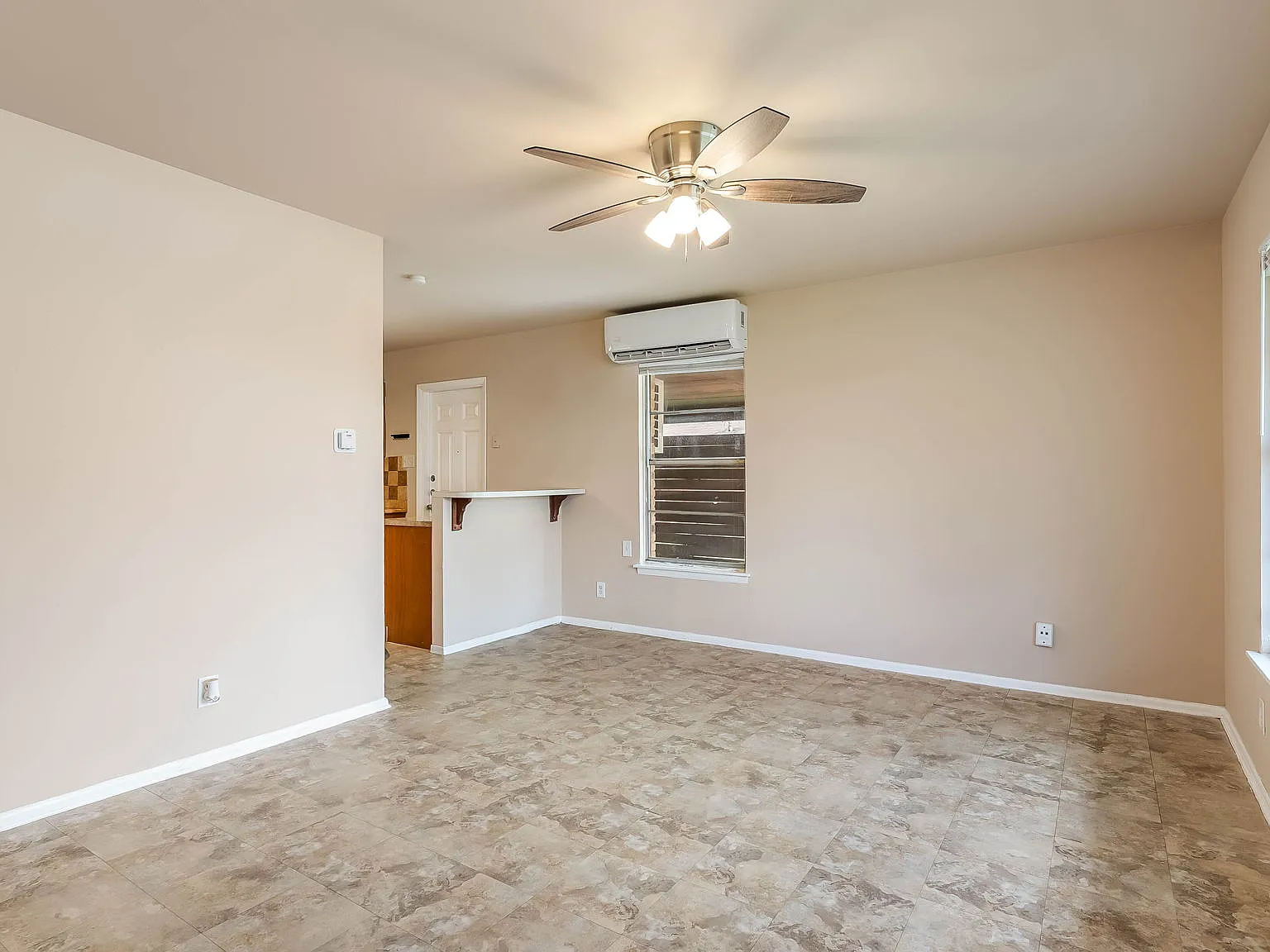2 bed, 861 sqft, $1,275 — Photo 3