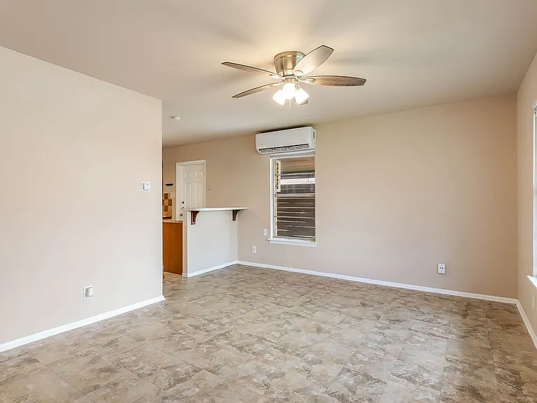 218 E Villaret Blvd — Photo 3