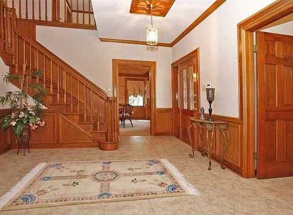 3rd image of 1701 Surrey Hill Dr
