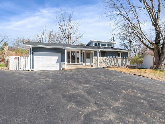 3rd image of 10901 Hampshire Manor Ct
