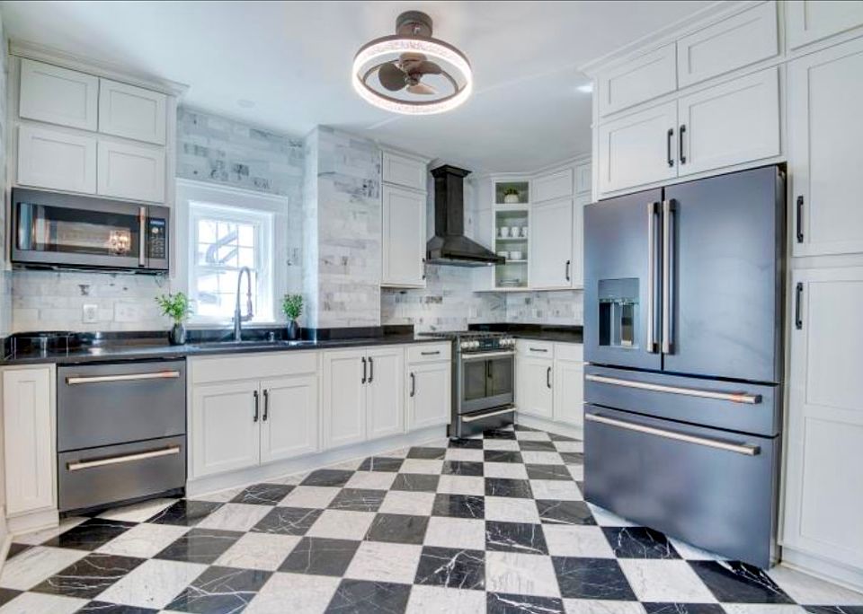 1st image of 923 Starkweather Ave