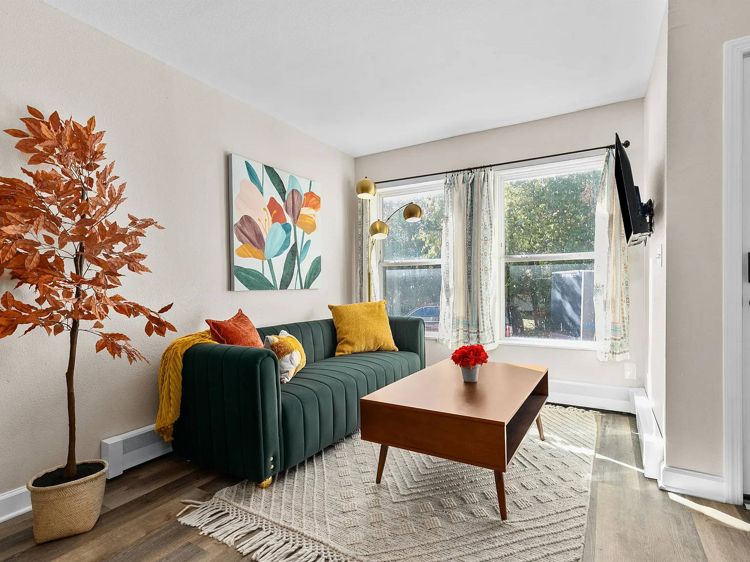 414 S Webster Ave — Photo 3