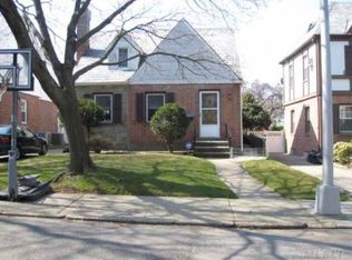 5316 212th St, Oakland Gardens, NY 11364