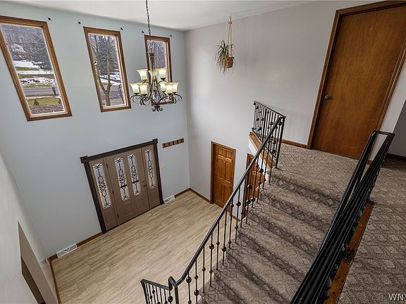 5th image of 1043 Ridge Rd