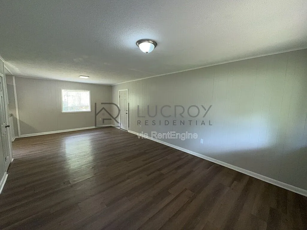 4 bed, 1.0 bath, 1292 sqft, $1,000 — Photo 2