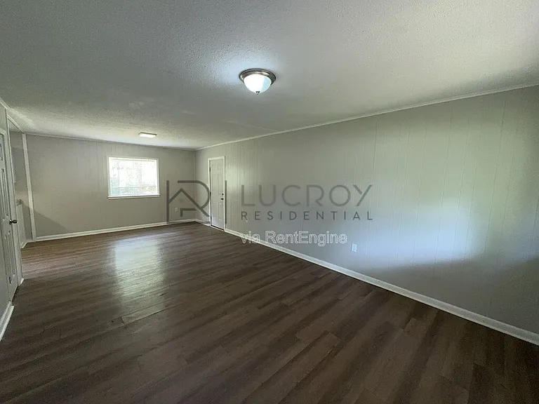 3341 Suncrest Dr — Photo 2