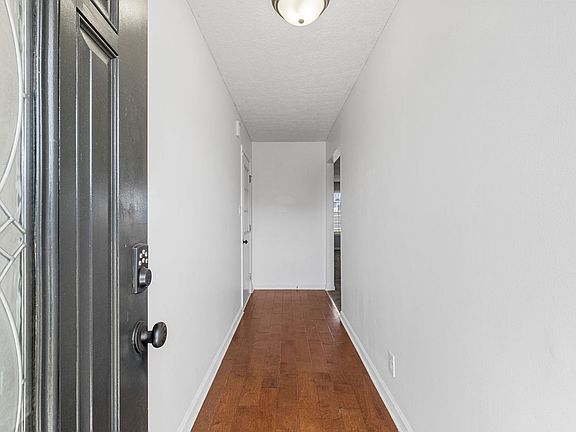 4th image of 100 Gleaves Ln