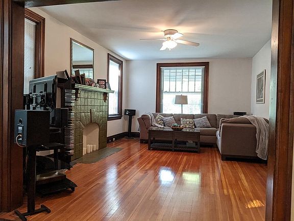 Spacious living room