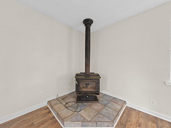 4th image of 604 E Pine St