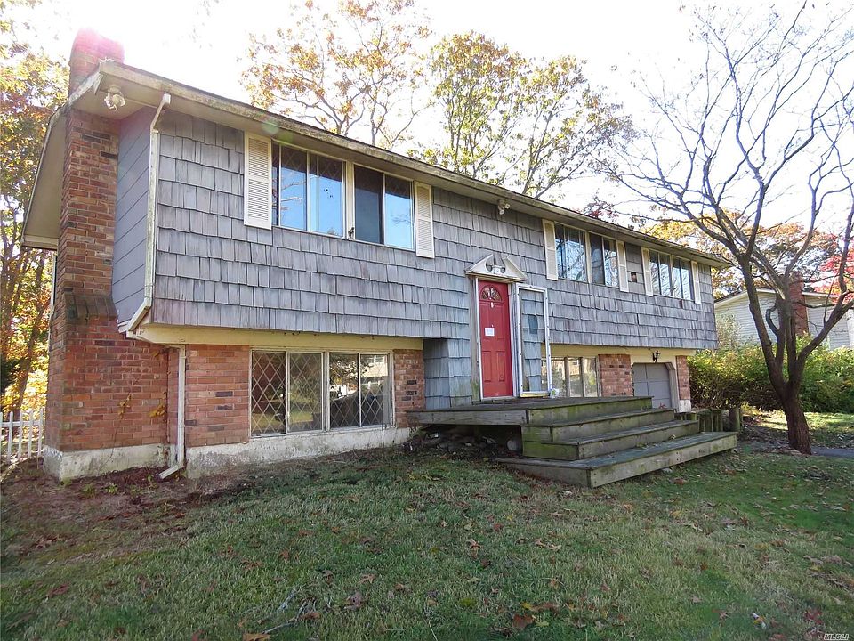 1st image of 23 Fairway Dr