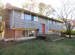 23 Fairway Dr, Port Jefferson, NY 11777