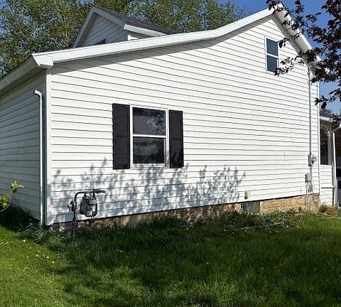 3rd image of 523 Adams St