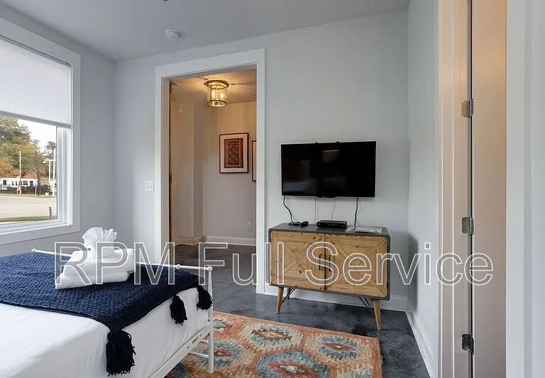 505B Wedgewood Ave — Photo 3