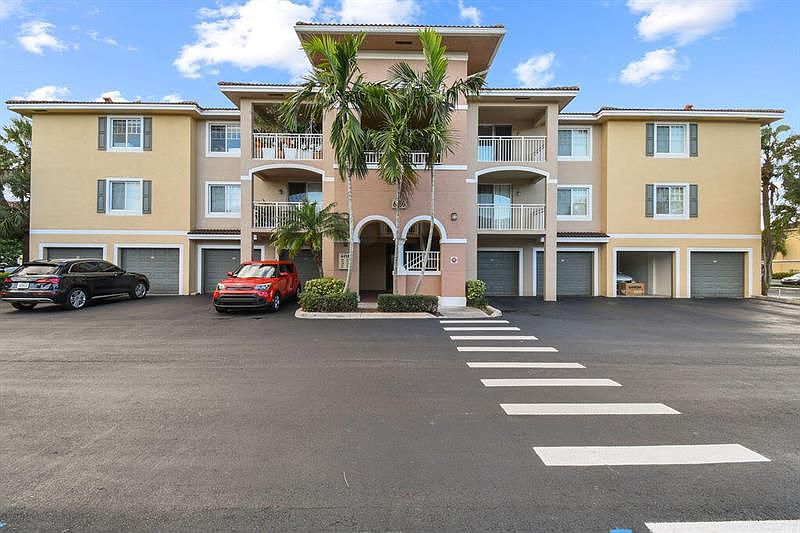 1st image of 6450 Emerald Dunes Dr APT 304