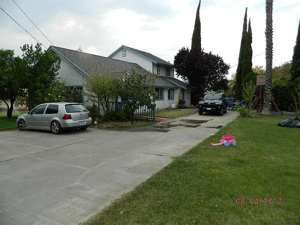 3676 Jefferson Blvd photo 1