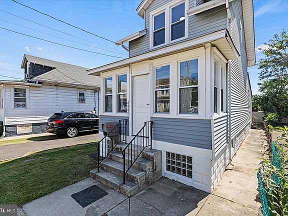 4th image of 6880 Woodland Ave