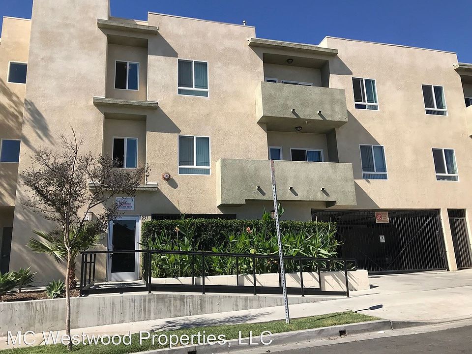 1st image of 251 Robinson St APT 106